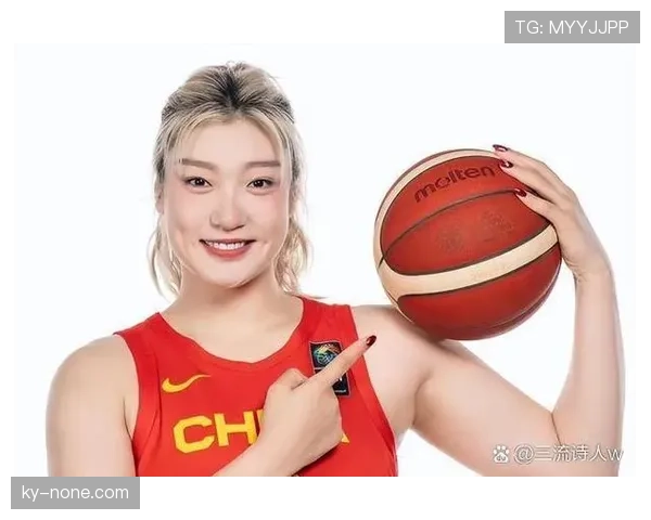 李梦离开赛场那一刻，鞋子豪华得让人怀疑这是不是明星家里遗落的配饰？